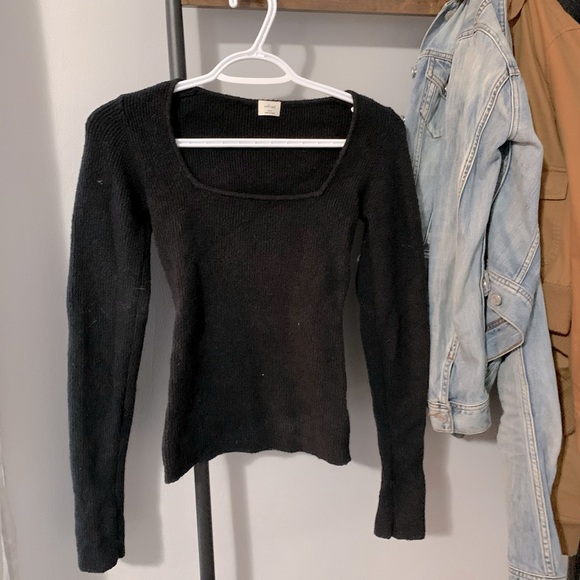 Aritzia Tops - Aritzia knit sweater